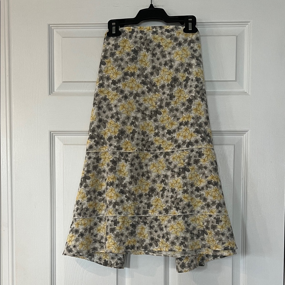 🌷6/$20🌷 Alfred Dunner Yellow and Gray Floral High-Low Skirt - Picture 4 of 5